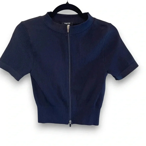 NWOT Angel Cult Black Ribbed Short Sleeve Yoga Crop Top with Zipper Size M - Picture 3 of 6